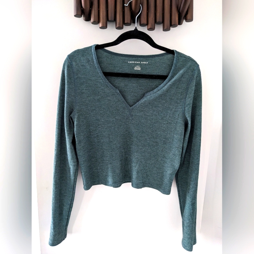 American Eagle Women's Waffle Cropped long sleeve top - Size US M- NWOT